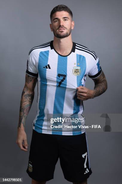 Rodrigo De Paul of Argentina poses during the official FIFA World Cup Qatar 2022 portrait session on November 19, 2022 in Doha, Qatar.