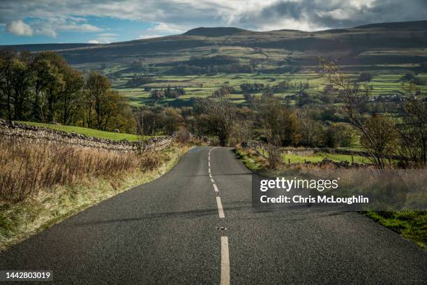 buttertubs pass in the yorkshire dales - non urban scene stock pictures, royalty-free photos & images