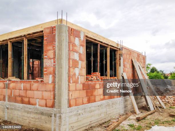 image of new house under construction - onvolledig stockfoto's en -beelden