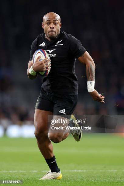 Mark Telea of New Zealand runs with the ball during the Autumn International match between England and New Zealand at Twickenham Stadium on November...