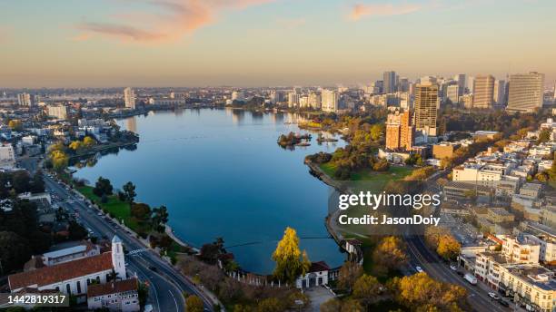 downtown oakland and lake merritt - amgen tour of california stockfoto's en -beelden