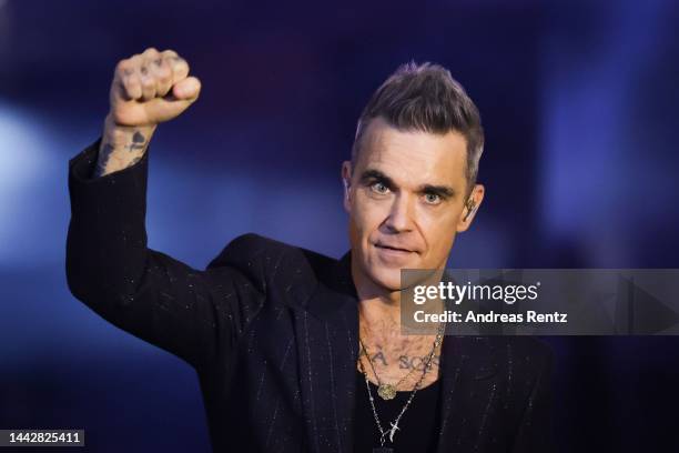 Robbie Williams performs on stage during the "Wetten, dass...?" Live Show on November 19, 2022 in Friedrichshafen, Germany.