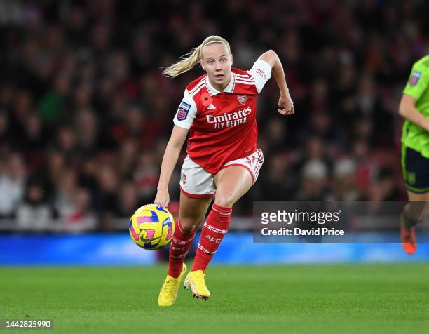 Beth Mead of Arsenal runs for the ball during the WSL match between Arsenal Women and Manchester United Women during the FA Women's Super League...