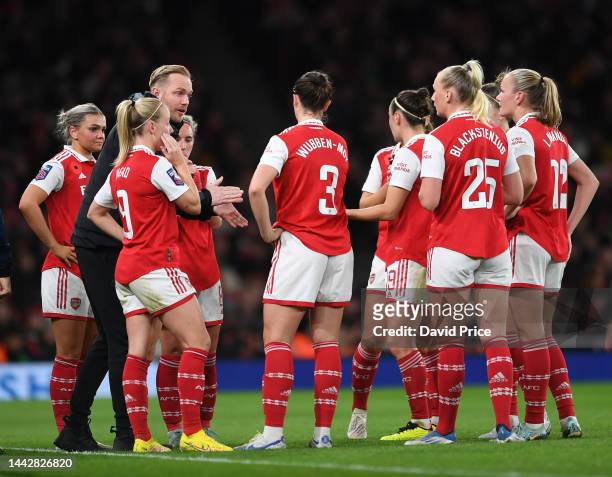 Jonas Eidevall the Arsenal Women's Head Coach talks to his players during the WSL match between Arsenal Women and Manchester United Women during the...