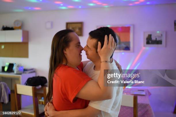 couple enjoying a romantic date - food fond blanc stock pictures, royalty-free photos & images