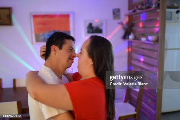 couple enjoying a romantic date - food fond blanc stock pictures, royalty-free photos & images