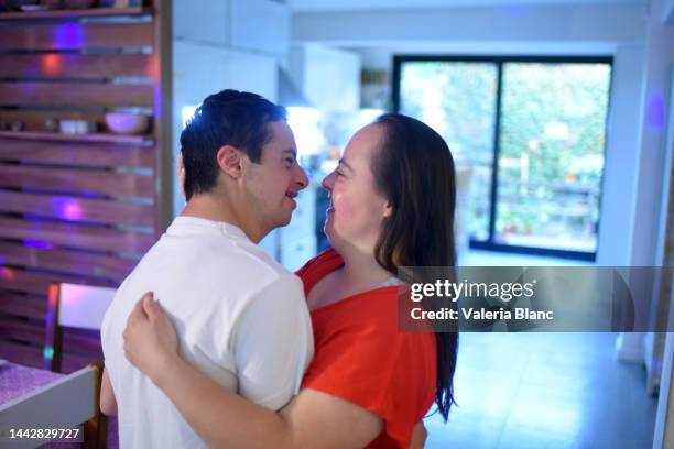 couple enjoying a romantic date - food fond blanc stock pictures, royalty-free photos & images