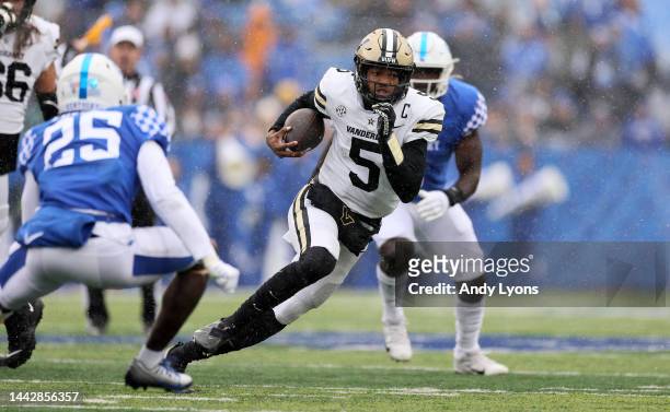 Mike Wright of the Vanderbilt Commodores against the Kentucky Wildcats at Kroger Field on November 12, 2022 in Lexington, Kentucky.