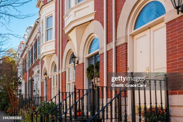 row of townhouses in old town alexandria, virginia - old town alexandria virginia stock pictures, royalty-free photos & images