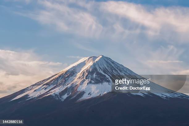 fuji mountain summit in the morning, japan - fuji stockfoto's en -beelden