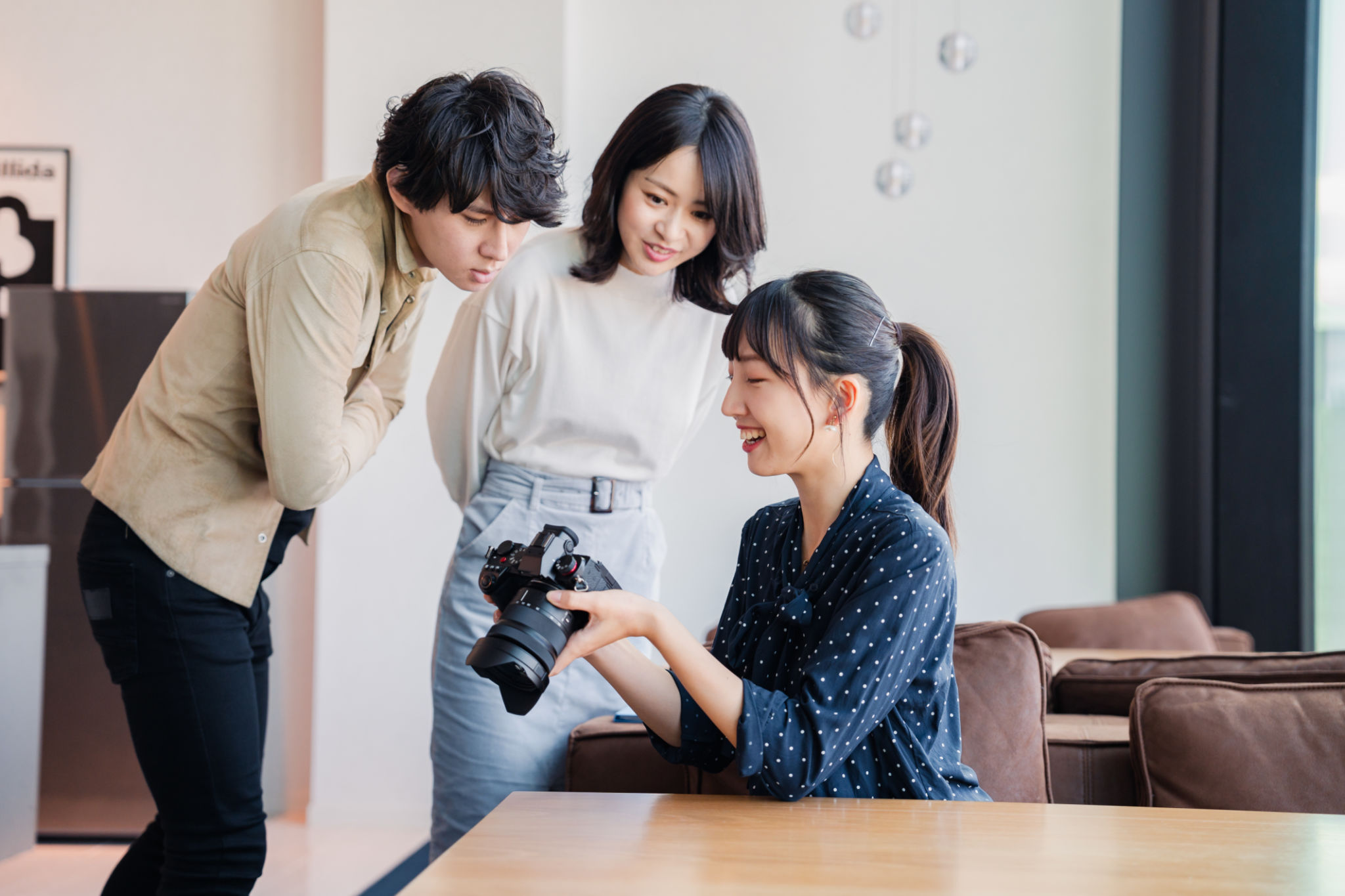 photographer meeting couple