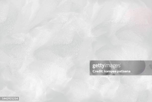 alcohol ink wash texture on white paper background - white marble stockfoto's en -beelden