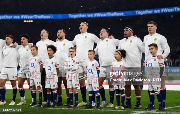 Ben Youngs, Marcus Smith, Tom Curry, Ellis Genge, David Ribbans, Jamie George, Mako Vunipola and Owen Farrell of England sign the national anthem...