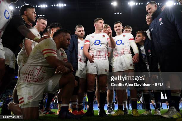Owen Farrell of England speaks in the huddle after the Autumn International match between England and New Zealand at Twickenham Stadium on November...