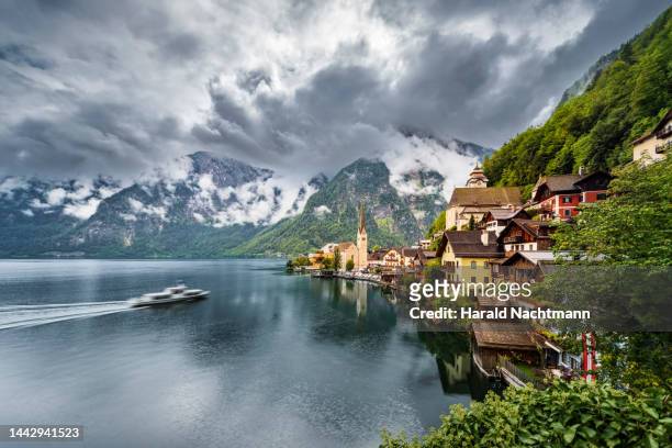 view to mountain village, hallstatt, upper austria, austria - hallstatt austria stock pictures, royalty-free photos & images