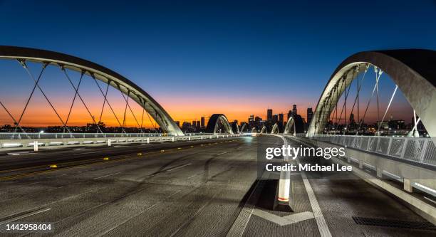 twilight view of sixth street bridge in los angeles - südkalifornien stock-fotos und bilder