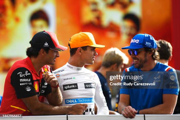 Carlos Sainz of Spain and Ferrari, Lando Norris of Great Britain and McLaren and Fernando Alonso of Spain and Alpine F1 talk on the drivers parade...