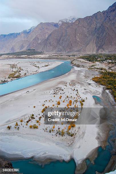 skardu - view from kharpocho fort - indus river pakistan stock-fotos und bilder