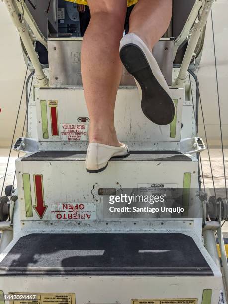 passenger legs boarding into an airplane - milan airport stock pictures, royalty-free photos & images