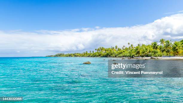 rangiroa atoll - tuamotu islands stock pictures, royalty-free photos & images