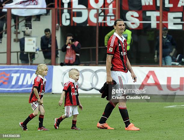Zlatan Ibrahimovic of AC Milan and his children after the Serie A match between AC Milan and Novara Calcio at Stadio Giuseppe Meazza on May 13, 2012...