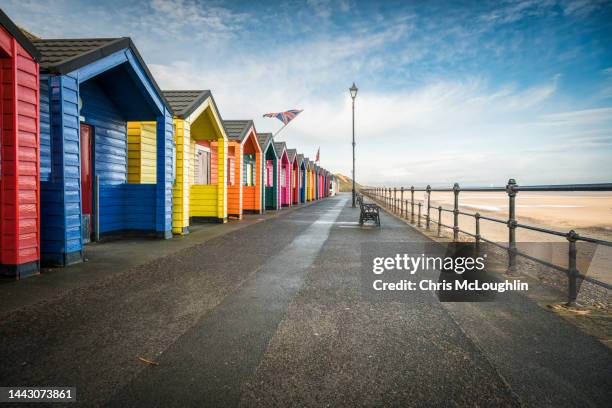 beach huts at saltburn by the sea in teeside - noreste de inglaterra fotografías e imágenes de stock