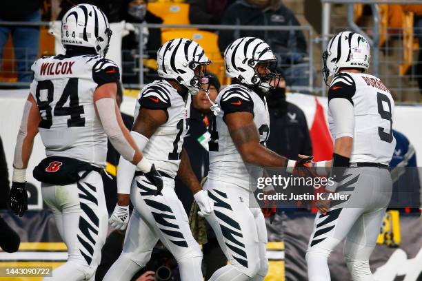 Samaje Perine of the Cincinnati Bengals high fives Joe Burrow of the Cincinnati Bengals after scoring a touchdown during the first quarter against...