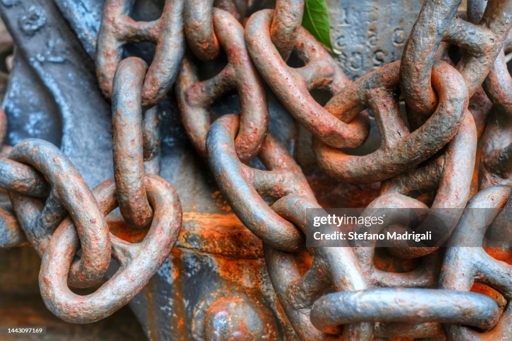 Metal chain with rust