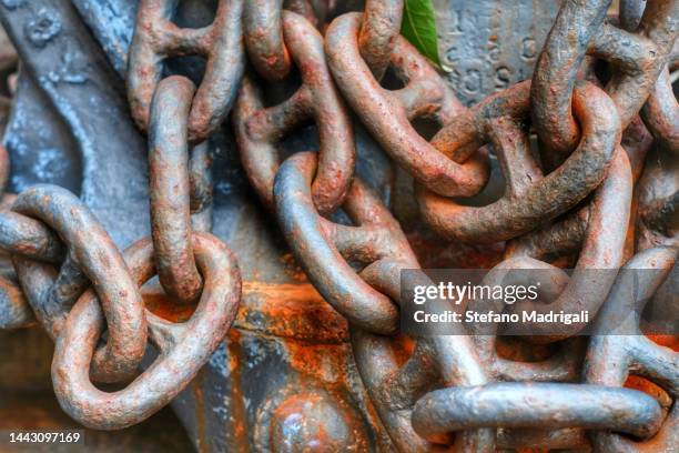 metal chain with rust - leaf rust stock pictures, royalty-free photos & images