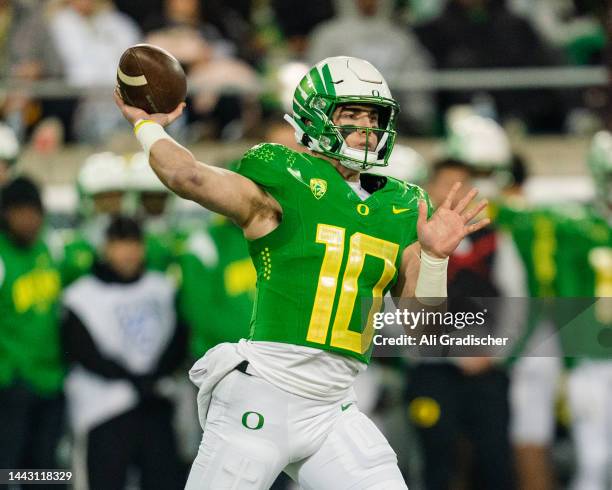 Quarterback Bo Nix of the Oregon Ducks makes a pass during the first quarter of the game against the Utah Utes at Autzen Stadium on November 19, 2022...