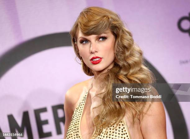 Taylor Swift, winner of Favorite Pop Album, Favorite Female Pop Artist, Favorite Music Video, Favorite Country Album, Favorite Female Country Artist,...