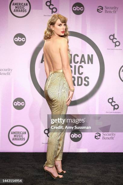 Taylor Swift, winner of the Artist of the Year award; Favorite Female Pop Artist award; Favorite Female Country Artist award; Favorite Pop Album...