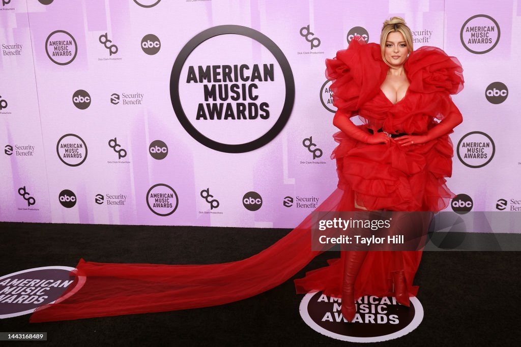 https://media.gettyimages.com/id/1443168489/photo/2022-american-music-awards-arrivals.jpg?s=1024x1024&w=gi&k=20&c=Tv7EtGGUudM7HDQBok9dZBk9PYMpShFv59cKZzC9w6w=