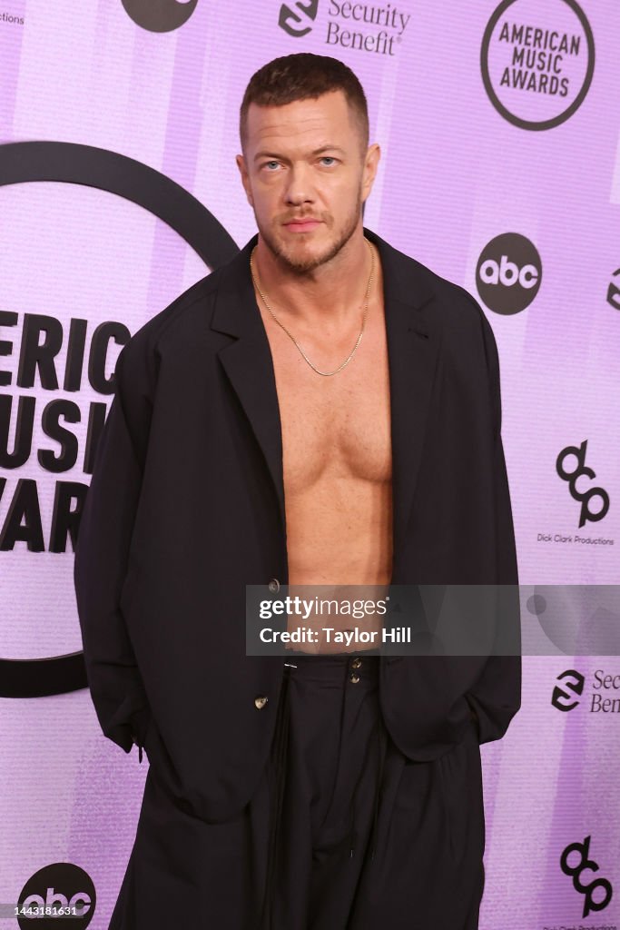 https://media.gettyimages.com/id/1443181631/photo/2022-american-music-awards-arrivals.jpg?s=1024x1024&w=gi&k=20&c=V7kDsWAAW3B_nR-tz6BvEhTze9lzehDB5_qoZMG2JbU=