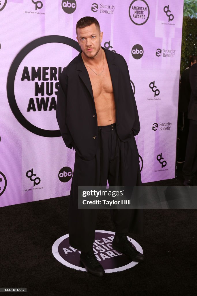 https://media.gettyimages.com/id/1443181637/photo/2022-american-music-awards-arrivals.jpg?s=1024x1024&w=gi&k=20&c=ZVfigWuY5HGt6s1R1-JkMx-5OmbnK0xvvwRbkaeSaIo=
