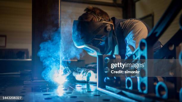 welder working in factory - lasser stockfoto's en -beelden