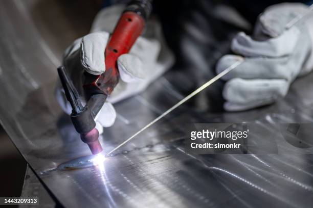 human hand welding metal - last day stockfoto's en -beelden
