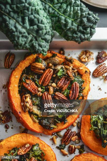 roasted pumpkin filled with kale, pecan nuts and seeds. - stuffing food bildbanksfoton och bilder
