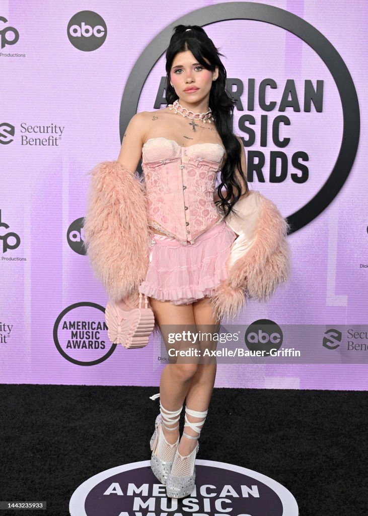 https://media.gettyimages.com/id/1443235933/photo/2022-american-music-awards-arrivals.jpg?s=1024x1024&w=gi&k=20&c=7fcYorVO69exUq-tzPAJDxvN6hQFNtPMidc5szExaiI=