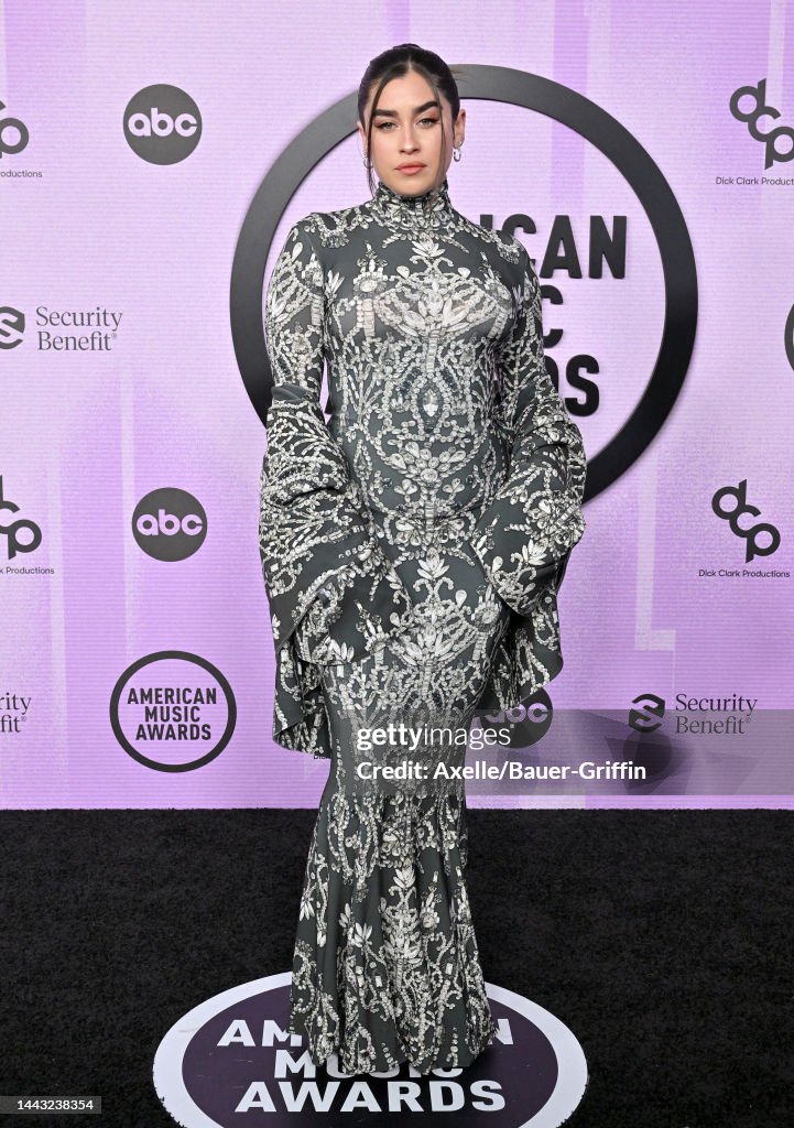 https://media.gettyimages.com/id/1443238354/photo/2022-american-music-awards-arrivals.jpg?s=1024x1024&w=gi&k=20&c=jEe0o5kH1nfTRvsbA2MUQD6wscldd0ZwbHzsHHZLEpE=
