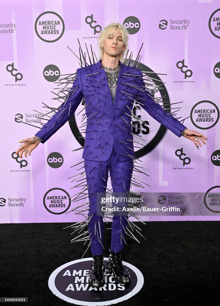 https://media.gettyimages.com/id/1443241021/photo/2022-american-music-awards-arrivals.jpg?s=1024x1024&w=gi&k=20&c=kikpmP-T_s7BfKgXQHz0dMK3s65zCOJCYzwUXfmrYA0=