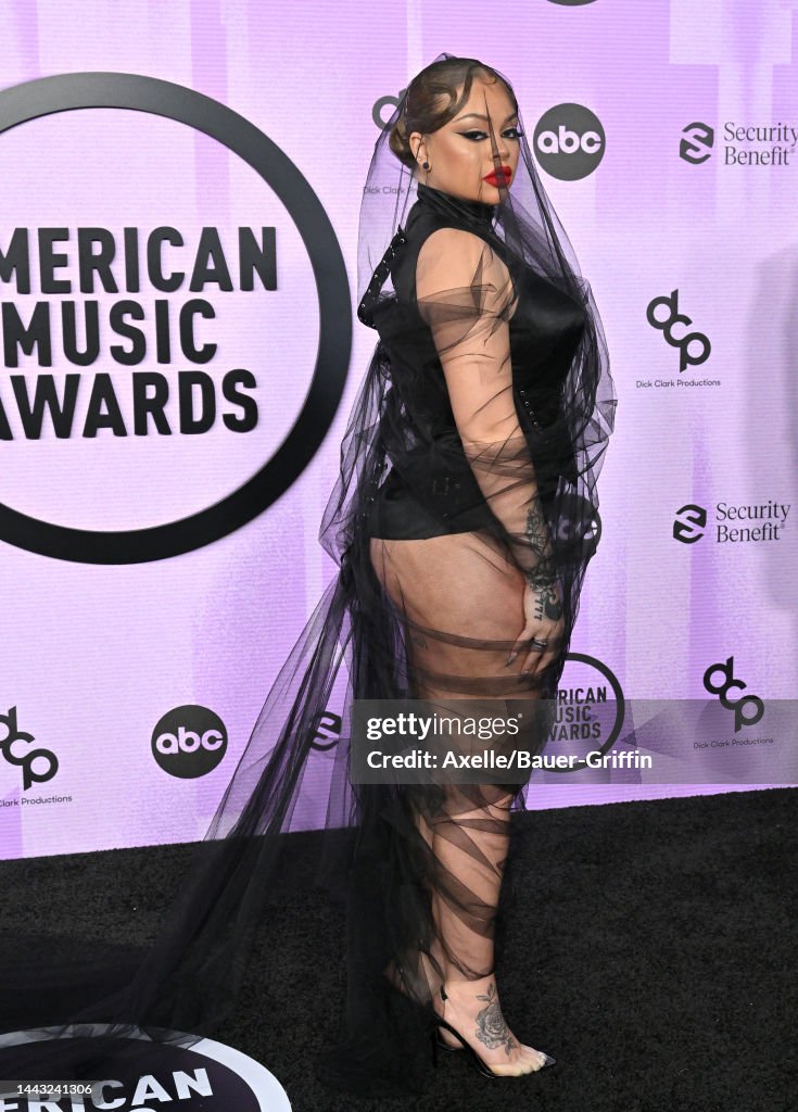https://media.gettyimages.com/id/1443241306/photo/2022-american-music-awards-arrivals.jpg?s=1024x1024&w=gi&k=20&c=1NQXe-AiTE27jbwJsIScgcah-oVaMuk5iIJiwBdzF18=