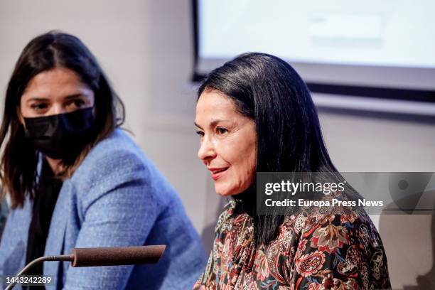 The PSOE Health spokeswoman in the Senate and breast cancer survivor, Esther Carmona , takes part in the debate 'Living with cancer' at the 1st...