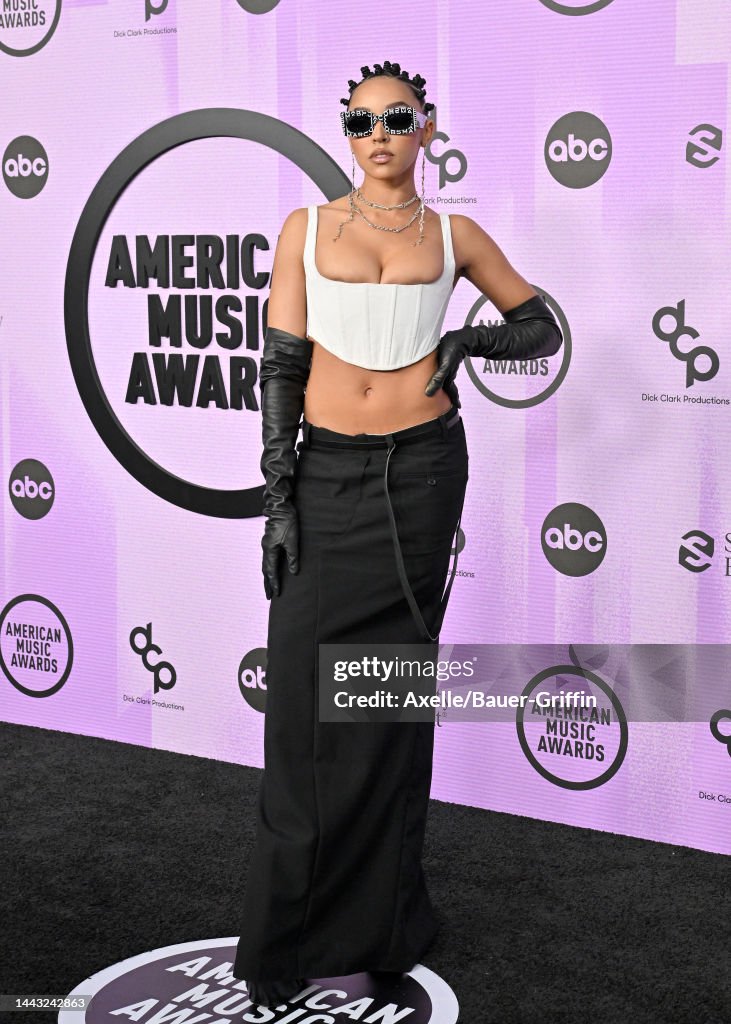 https://media.gettyimages.com/id/1443242863/photo/2022-american-music-awards-arrivals.jpg?s=1024x1024&w=gi&k=20&c=MluZ5jBbg4123V_FbAK3vI2XGvnLTGerlL5A4xHwtsM=