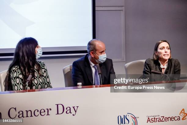 Metastatic breast cancer patient and Cabezotas contra el cancer spokesperson, Sara Ouass; the director of the Breast Cancer program at the Oncology...