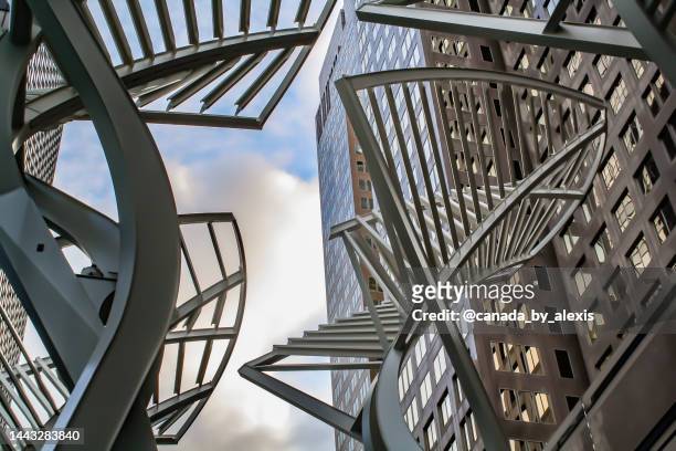 stephen avenue calgary - sculpture canada foto e immagini stock