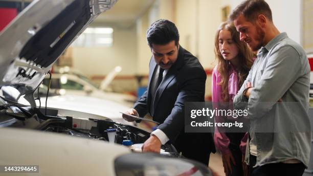 Car Insurance Experts 633 Choosing Car Insurance Stock Photos, High-Res Pictures, and Images ...