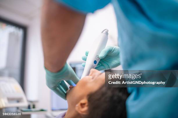 orthodontist scanning patient with dental intraoral scanner. - medical scanning equipment stock pictures, royalty-free photos & images