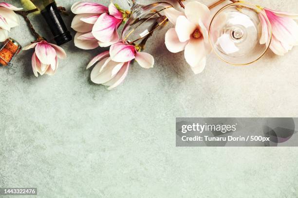 beautiful flat lay with spring magnolia flowers,wine and glasses on - top lay wine stock-fotos und bilder