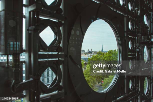 views of the eiffel tower framed by a circle - institut du monde arabe photos et images de collection